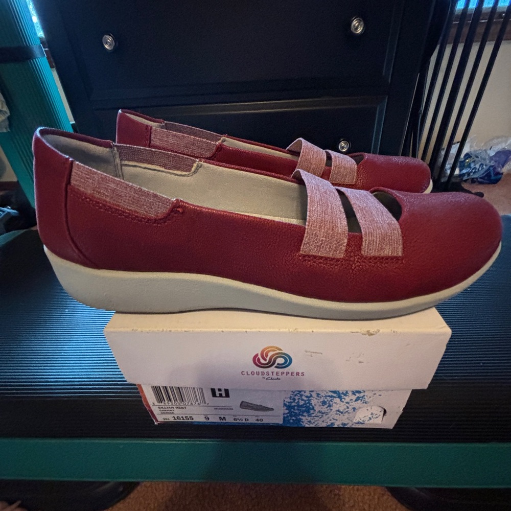 Clarks Cloudsteppers Burgundy Flats